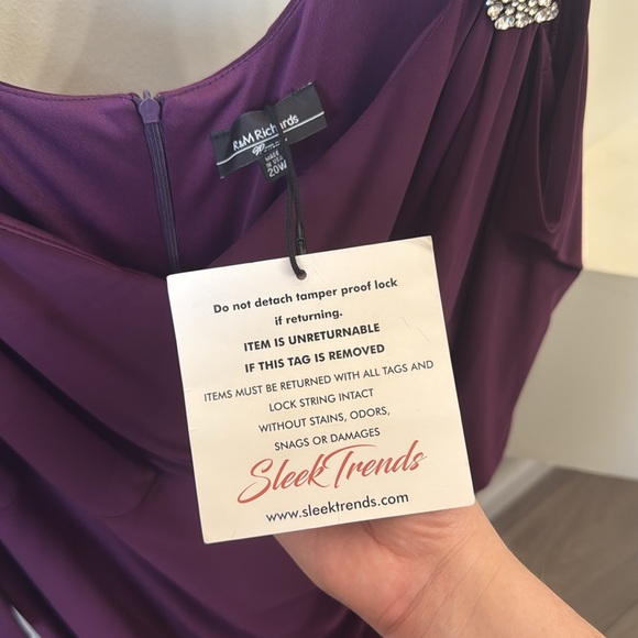 NWT R&M Richard's Maxi Gown; 20W Cold shoulder New!!!! Never Used! - Picture 6 of 10
